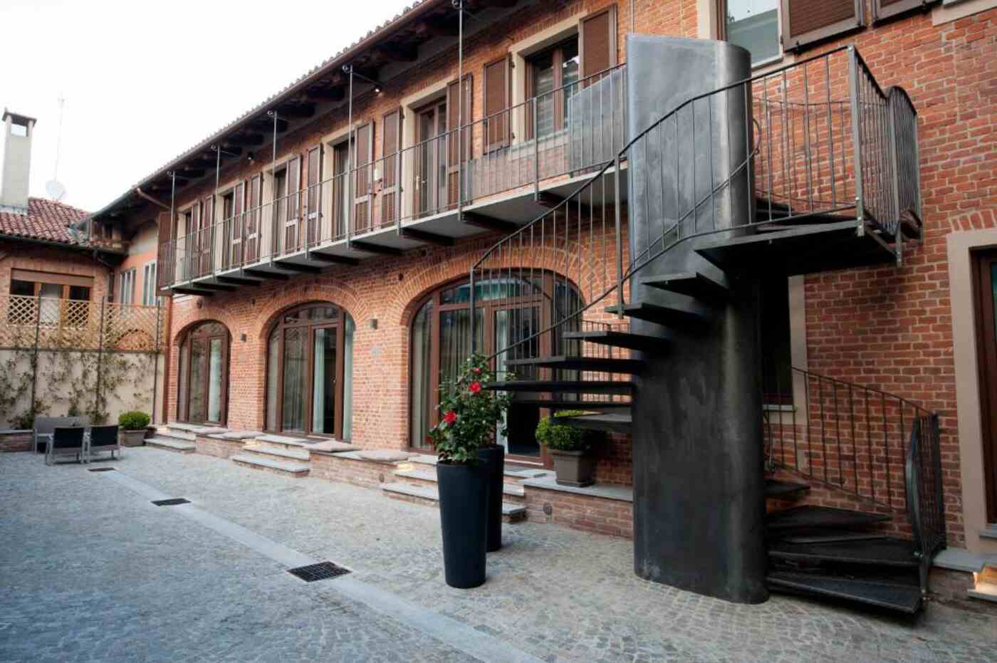 Angolo Divino, Alba